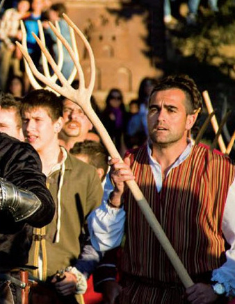 Fiestas del Escudo in Cieza: La  Invasión