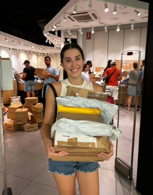 Mystery shopping in Murcia commercial centre with surprise Amazon sale