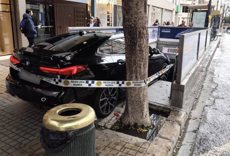 Drunk driver crashes BMW into metro entrance thinking it was a garage