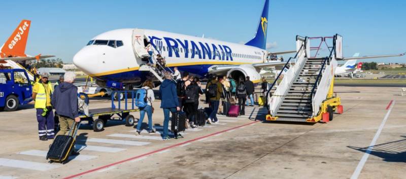 Ryanair bans couple from boarding flight despite allowing them to check in