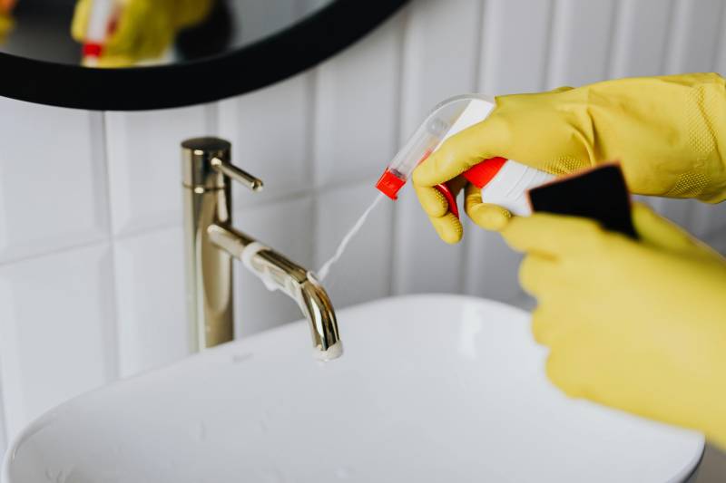 Spain sets November deadline for families to assess risks for domestic workers