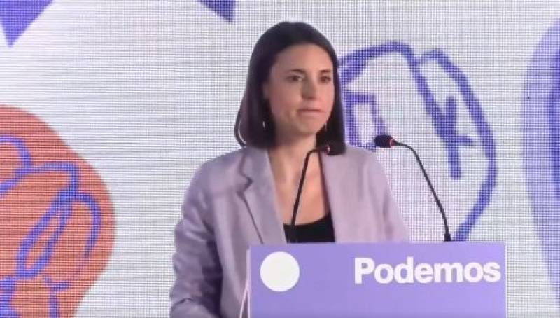 Podemos and PSOE sign deal to regularise status for 500,000 migrants in Spain