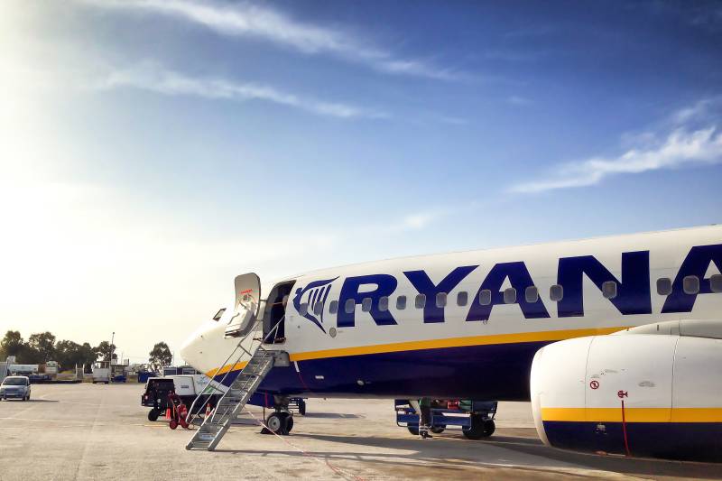 Guardia Civil officers brawl with passenger on Ryanair flight to Mallorca after alleged lovers' tiff