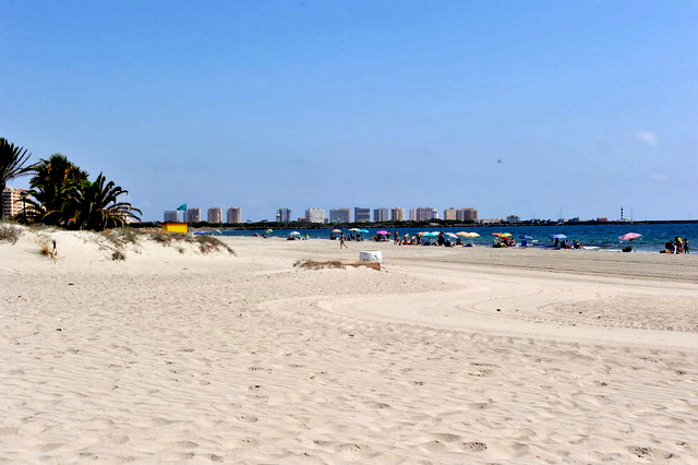 Playa Estacio, a long Mediterranean beach in the San Javier section of La Manga